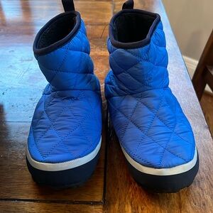 Kamik kids puffy mid shoe kids size 3, blue. NWT